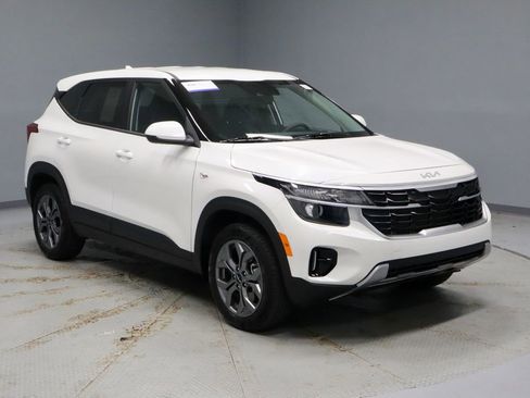 Used 2024 Kia Seltos LX AWD/4WD image 1