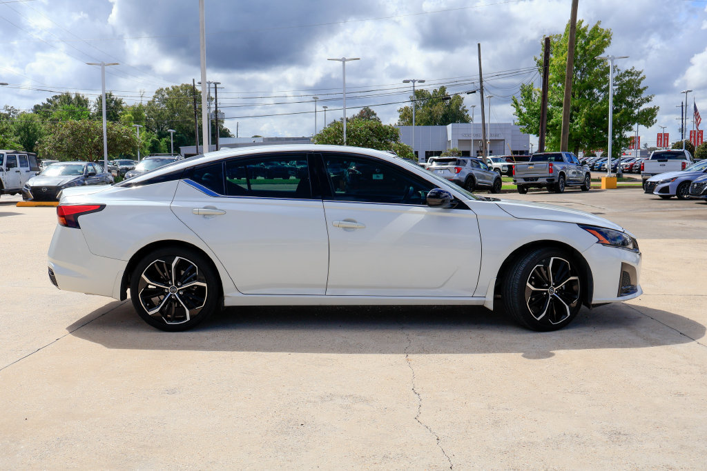 Used 2024 Nissan Altima 2.5 SR w/ SR Premium Package FWD image 22