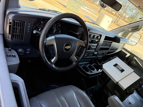 Used 2018 Chevrolet Express 2500 w/ Driver Convenience Package RWD image 10