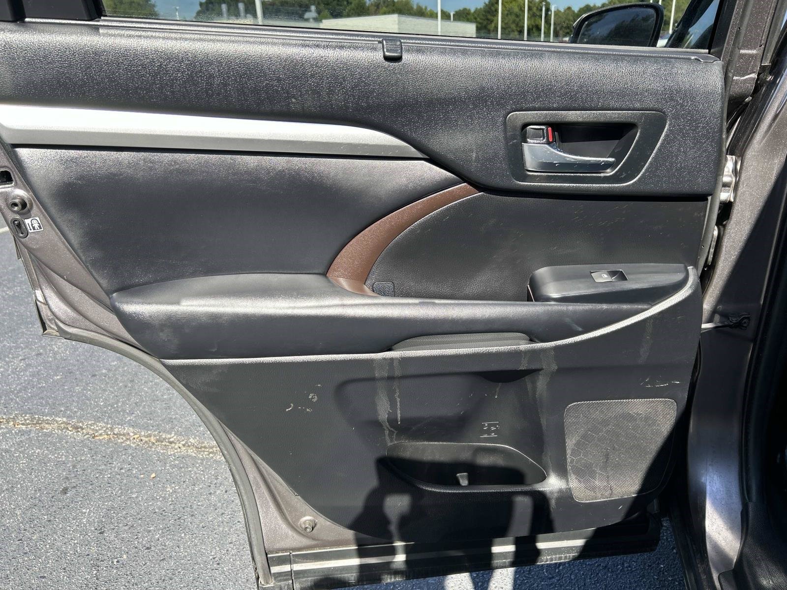 Used 2019 Toyota Highlander XLE FWD image 11