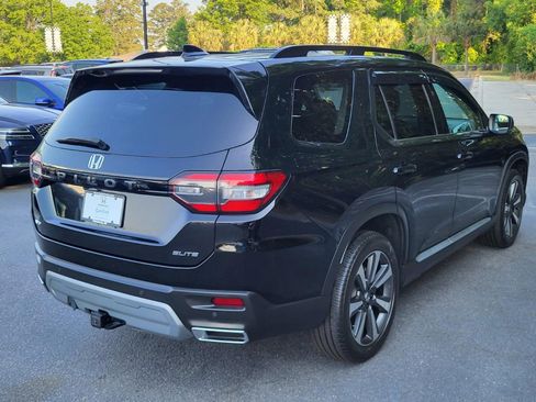 Used 2025 Honda Pilot Elite image 2