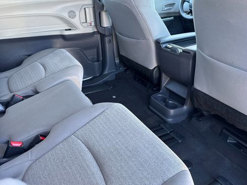 Used 2024 Toyota Sienna LE image 30