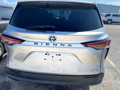 Used 2021 Toyota Sienna LE