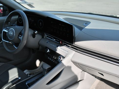 Used 2024 Hyundai Elantra SEL image 42