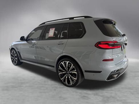 Used 2023 BMW X7 xDrive40i w/ M Sport Package AWD/4WD image 4