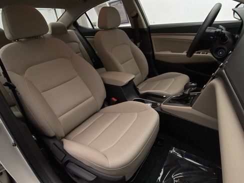 Used 2018 Hyundai Elantra SEL FWD image 16