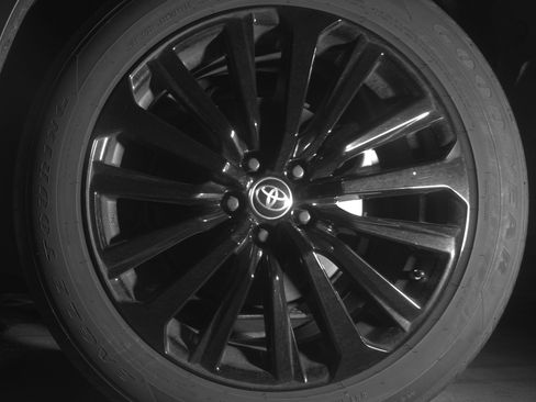 Used 2025 Toyota Highlander XSE image 14