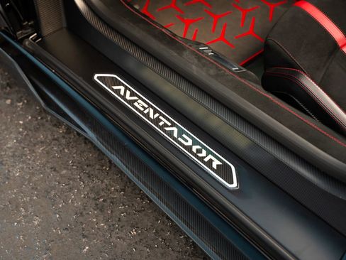 Used 2021 Lamborghini Aventador SVJ AWD/4WD image 13