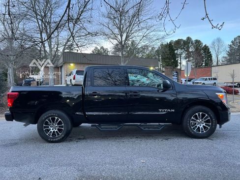 Used 2022 Nissan Titan SV image 12