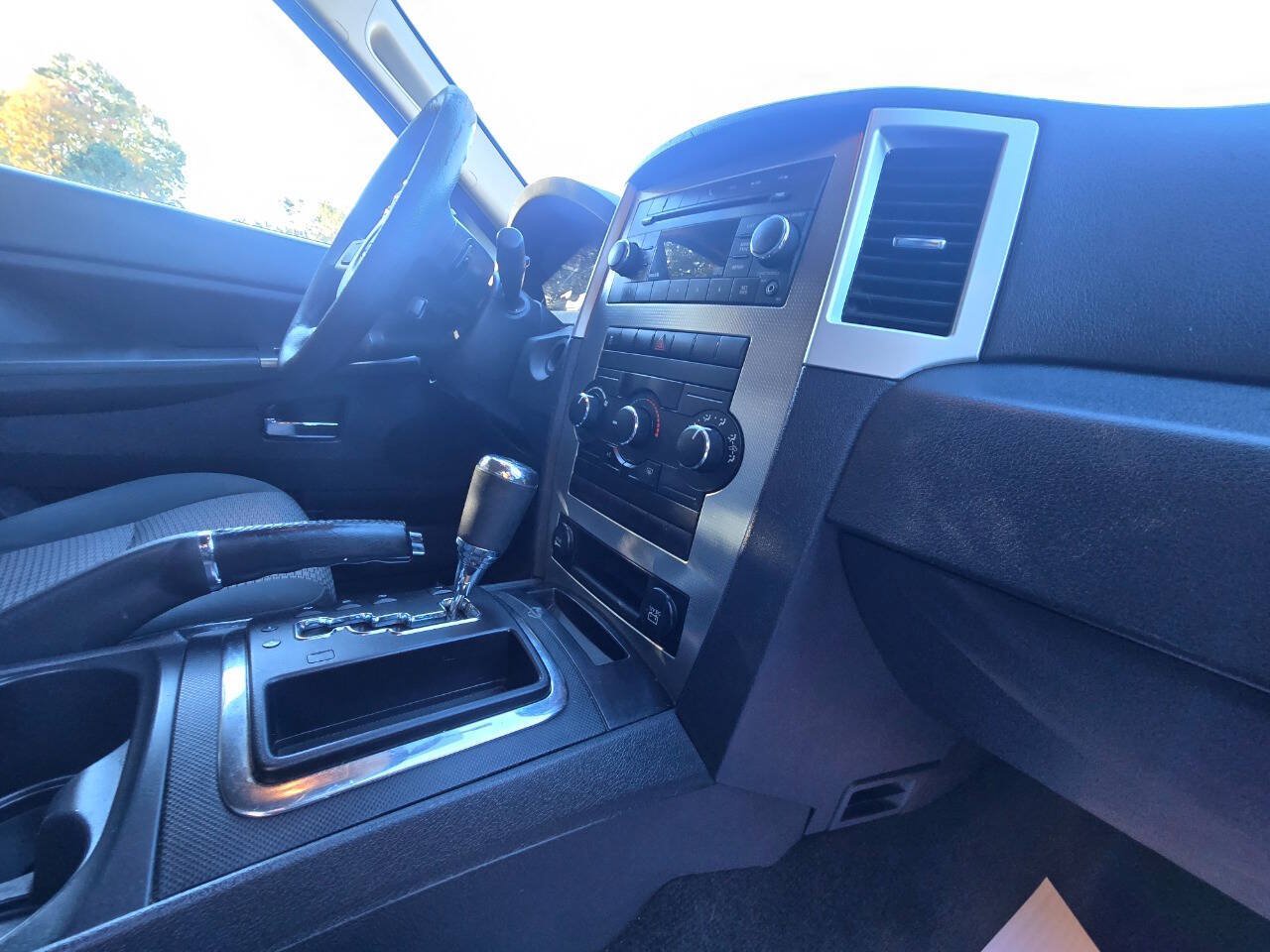 Used 2010 Jeep Grand Cherokee Laredo AWD/4WD image 26