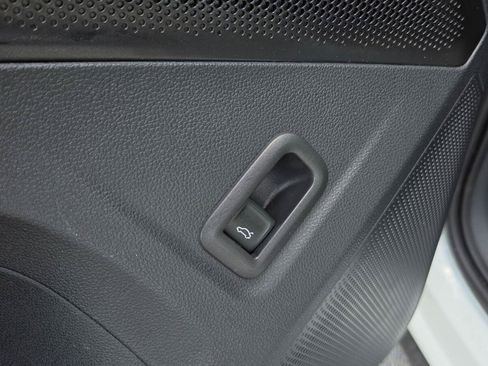 Certified 2026 Volkswagen Tiguan SE AWD/4WD image 18