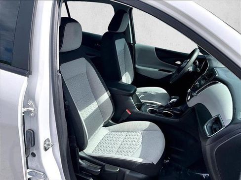 Used 2023 Chevrolet Equinox LS FWD image 9
