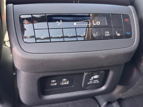 Used 2025 Nissan Pathfinder Platinum FWD image 20