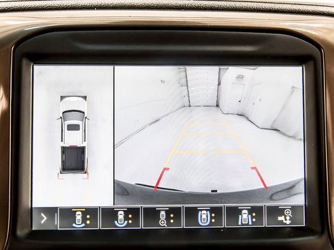 Used 2019 Chevrolet Silverado 1500 High Country w/ Technology Package AWD/4WD image 16