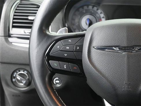 Used 2019 Chrysler 300 S image 30