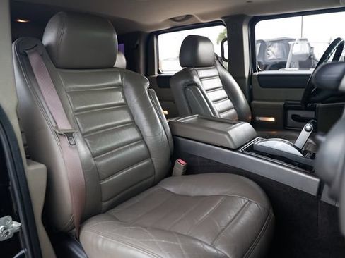 Used 2004 HUMMER H2 w/ Preferred Equipment Group AWD/4WD image 19