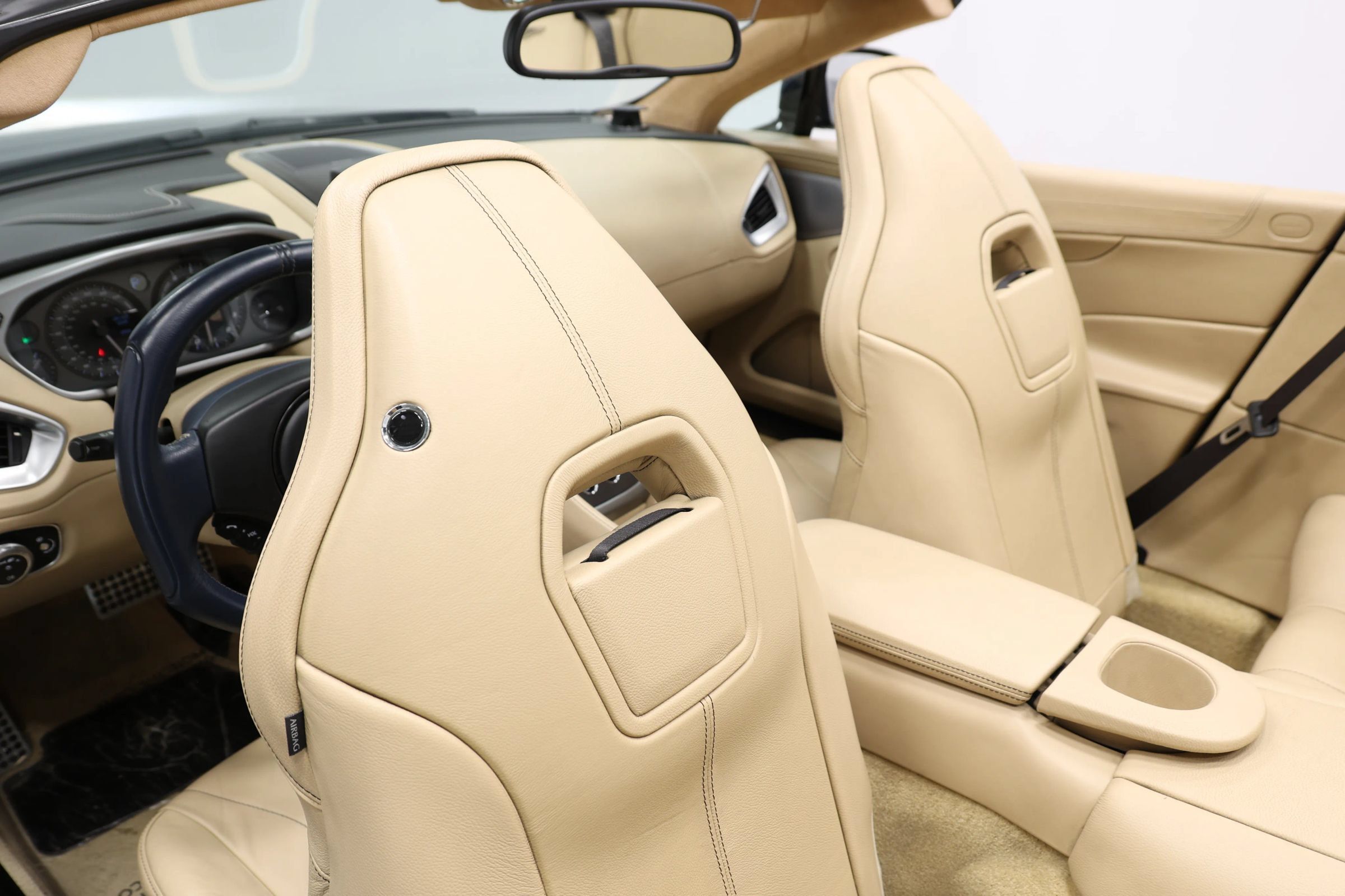 Used 2016 Aston Martin Vanquish Volante RWD image 45