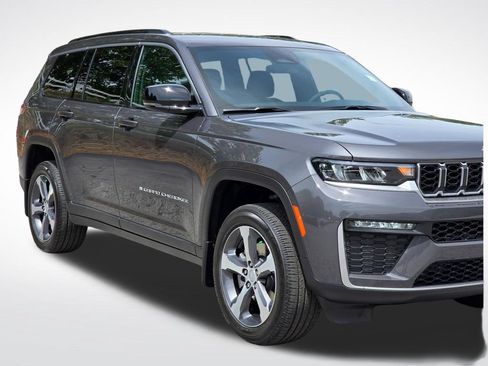 New 2026 Jeep Grand Cherokee L Limited w/ Trailer Tow Package AWD/4WD image 39