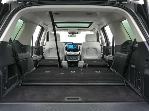 Certified 2025 Ford Expedition Platinum AWD/4WD image 28