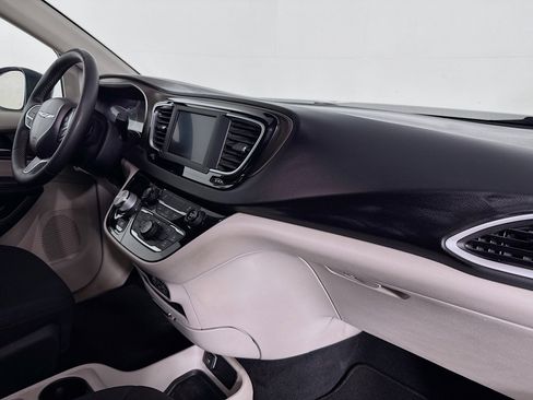 Used 2022 Chrysler Voyager LX FWD image 45