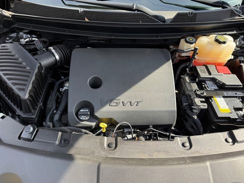 Used 2023 Chevrolet Traverse LT image 9