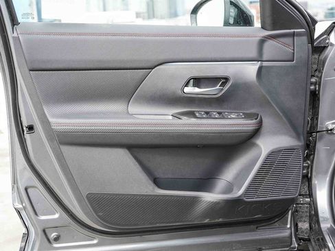 Used 2026 Nissan Kicks SR w/ SR Premium Package FWD image 37