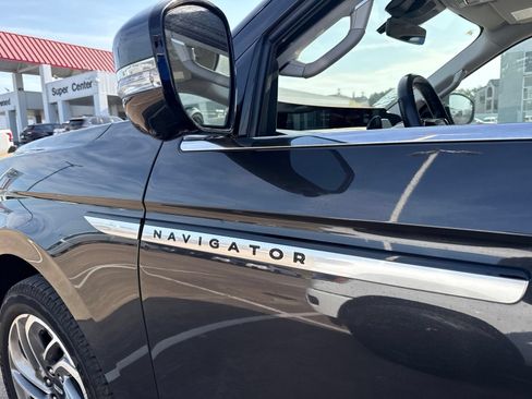 Used 2025 Lincoln Navigator Reserve AWD/4WD image 16