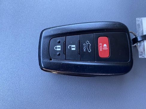 Used 2023 Toyota Highlander LE AWD/4WD image 56