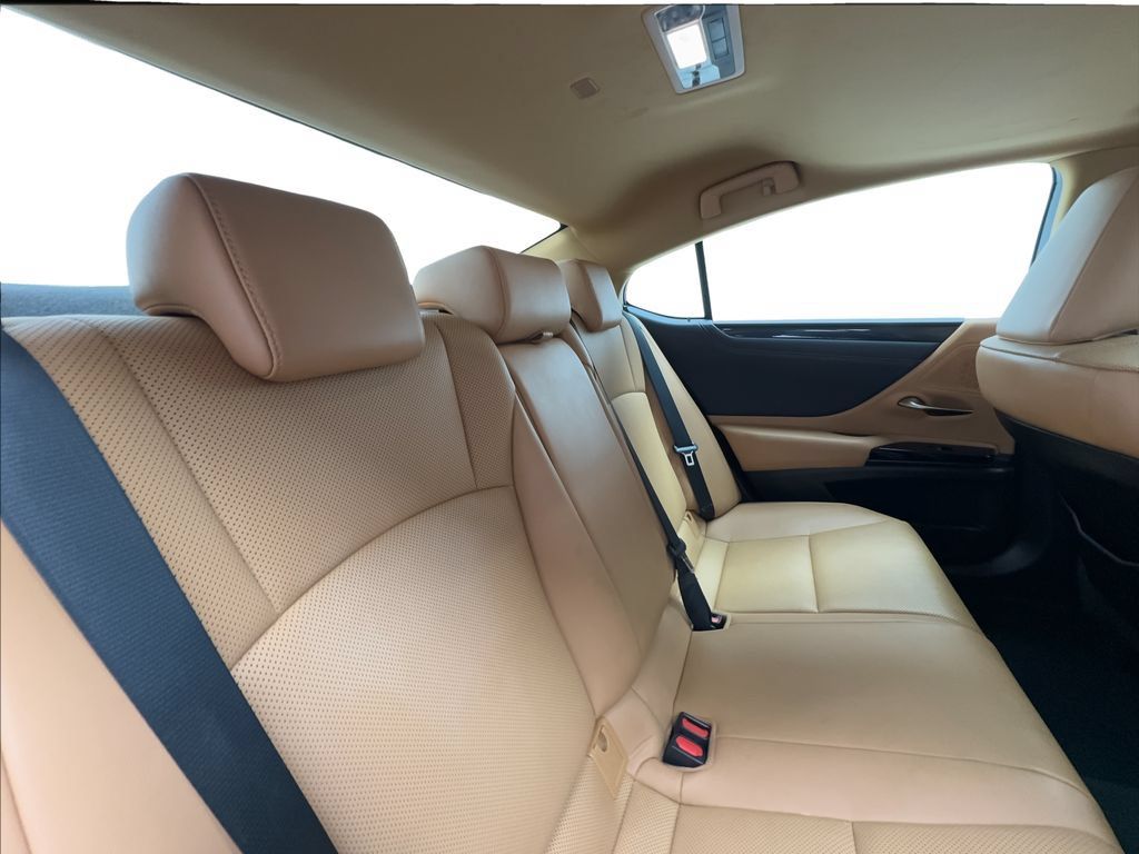 Used 2022 Lexus ES 250 w/ Accessory Package AWD/4WD image 28