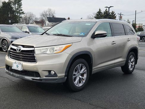 Used 2014 Toyota Highlander XLE image 3
