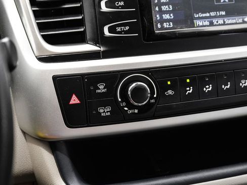 Used 2019 Toyota Highlander LE FWD image 24