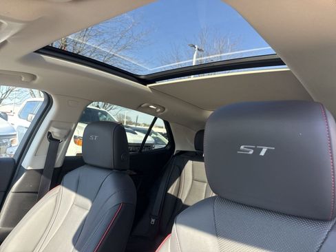 Used 2023 Buick Envision Essence w/ Sport Touring Package image 22