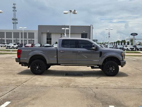 Used 2022 Ford F250 Lariat w/ Tremor Off-Road Package AWD/4WD image 4