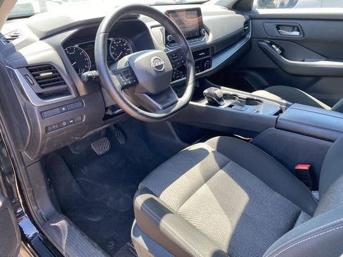 Used 2025 Nissan Rogue SV image 7