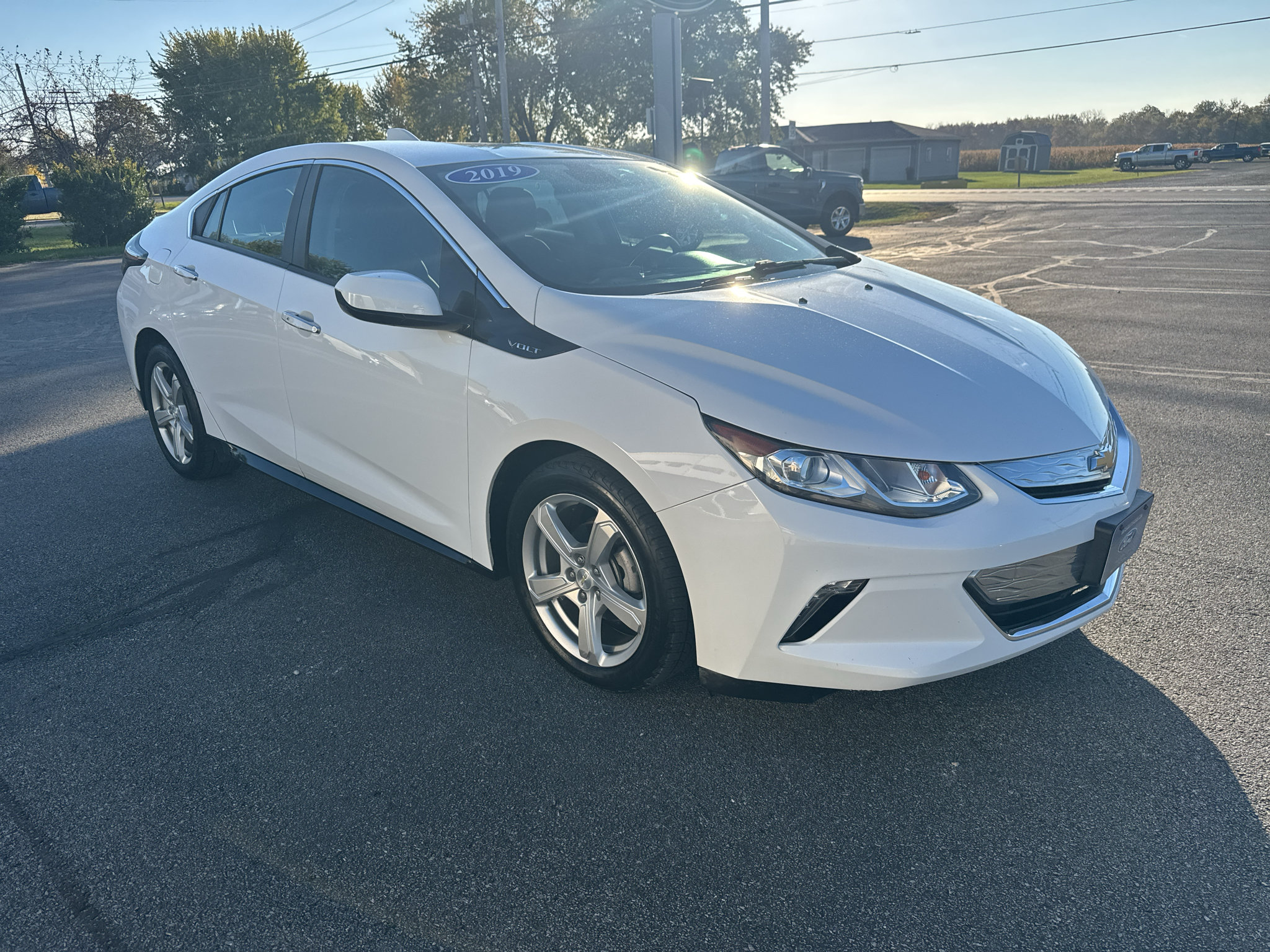 Used 2019 Chevrolet Volt LT w/ Comfort Package FWD image 3