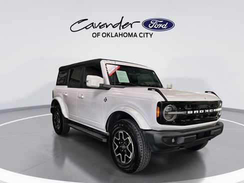 Used 2023 Ford Bronco Outer Banks AWD/4WD image 2