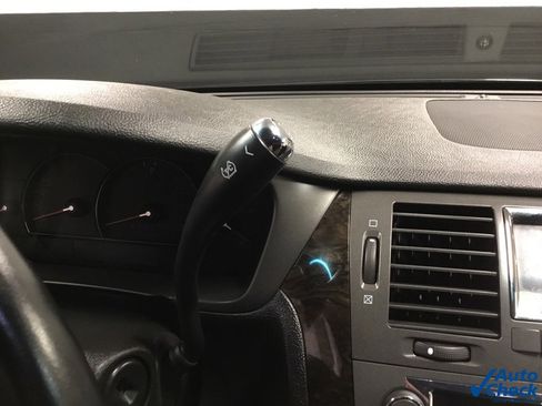 Used 2011 Cadillac DTS Base image 46