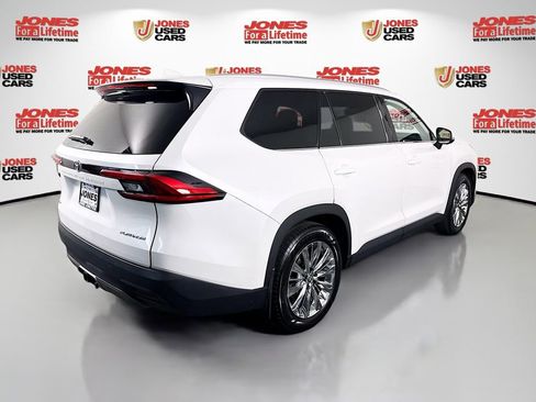 Used 2024 Toyota Grand Highlander AWD image 17