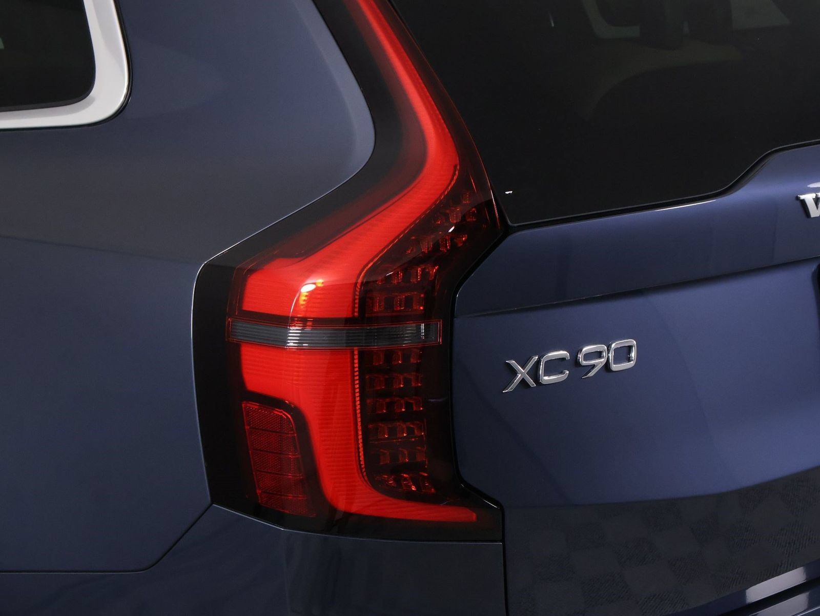 Certified 2026 Volvo XC90 B6 Plus w/ Protection Package AWD/4WD image 18