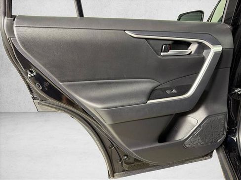 Used 2025 Toyota RAV4 XLE FWD image 21