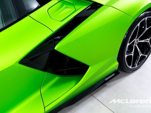 Used 2024 Lamborghini Revuelto AWD/4WD image 32