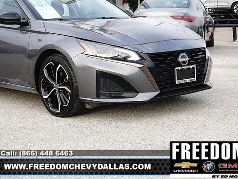 Used 2024 Nissan Altima 2.5 SR FWD image 39