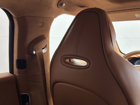 Used 2021 Aston Martin DBX image 33