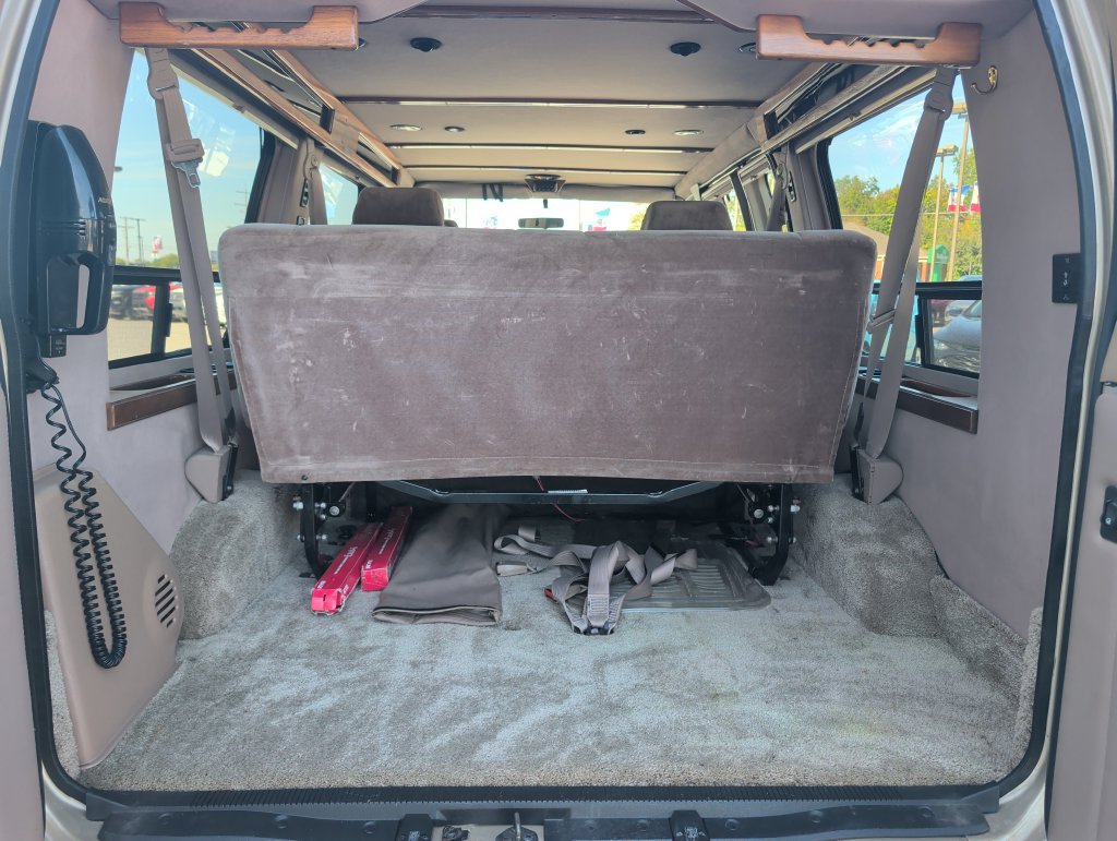 Used 1999 Ford E-150 and Econoline 150 RWD image 16