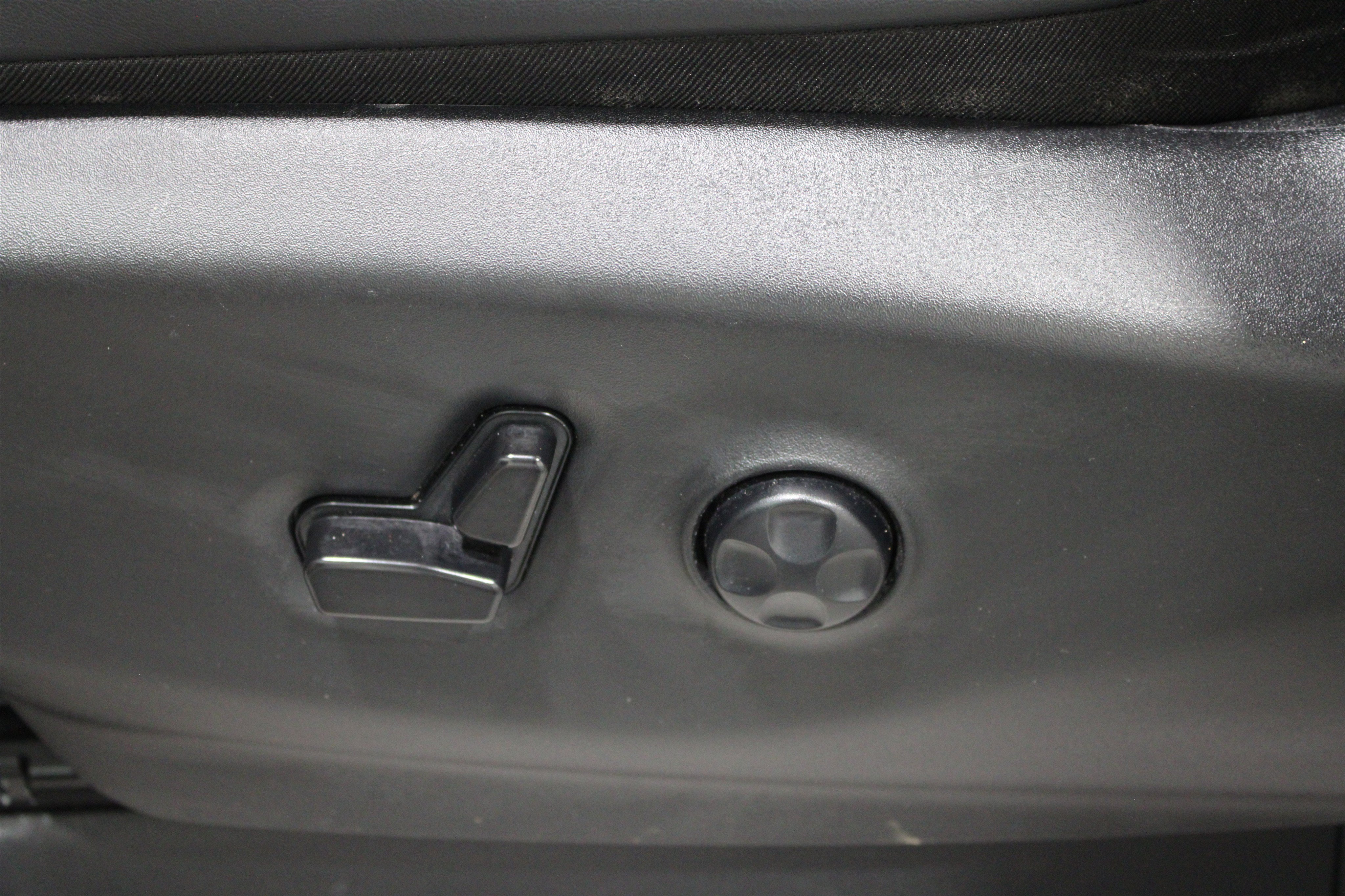 Used 2023 Chrysler Pacifica Touring-L FWD image 5