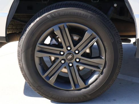 Used 2022 Ford F150 Lariat w/ Equipment Group 502A High image 9