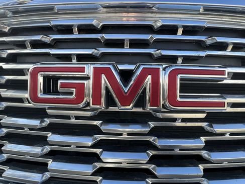 Certified 2019 GMC Yukon XL Denali w/ Denali Ultimate Package image 32
