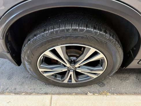 Used 2019 Nissan Rogue SV w/ Sun & Sound Touring Package image 9