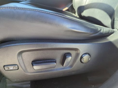 Used 2018 Toyota Highlander SE image 9