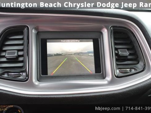 Used 2019 Dodge Challenger SXT image 30